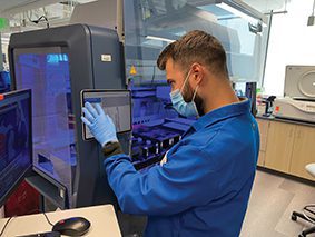 Beam scientist using the aLab suite