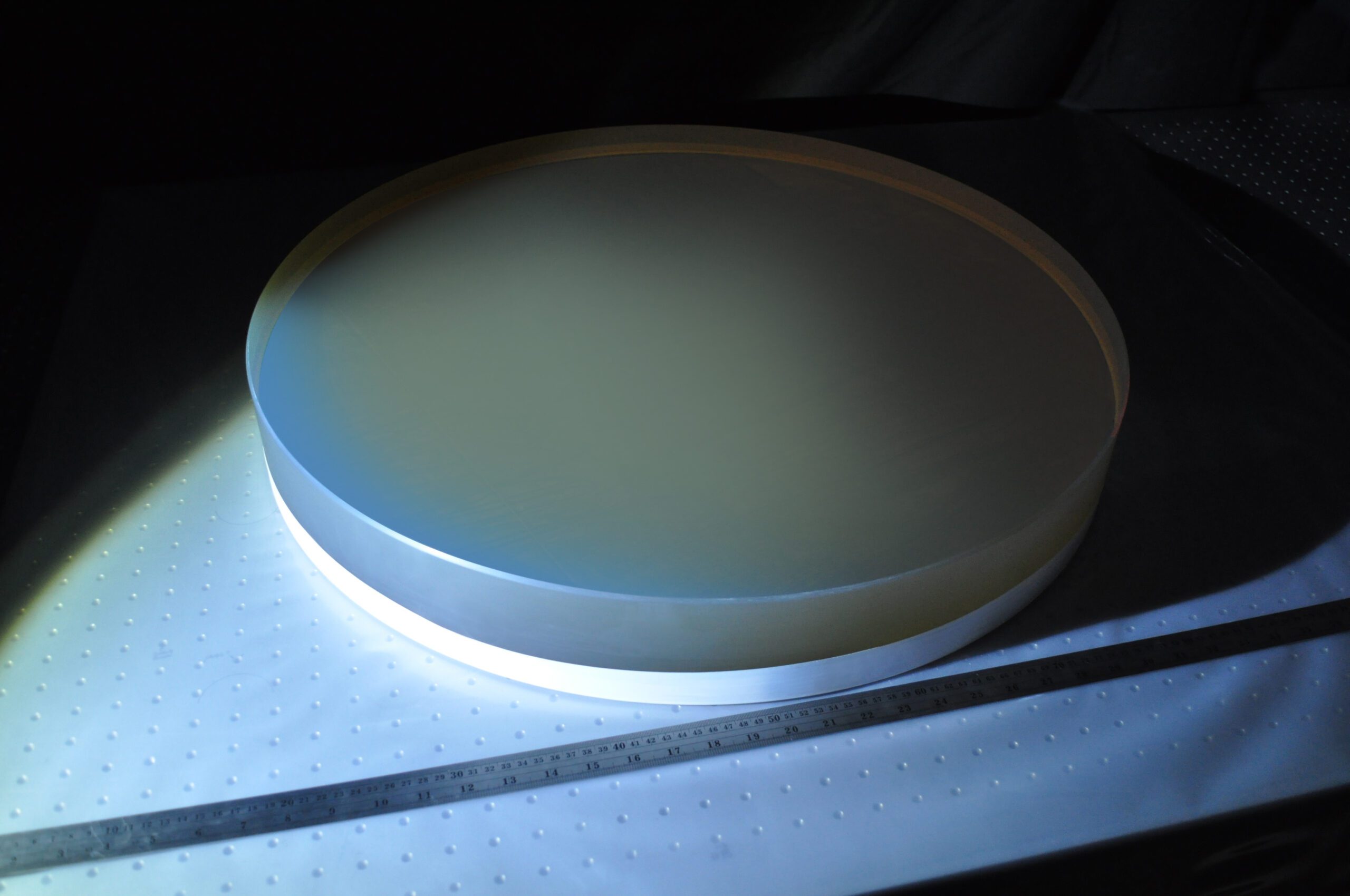 700mm diameter reference flat (courtesy: Optical Surfaces Ltd.)