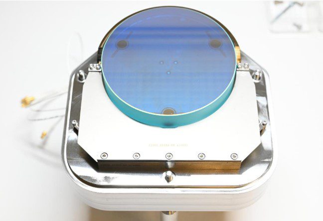 Dielectrically coated 100mm diameter field selection mirror (courtesy: TNO).