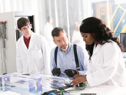 sstudents-professor-lab